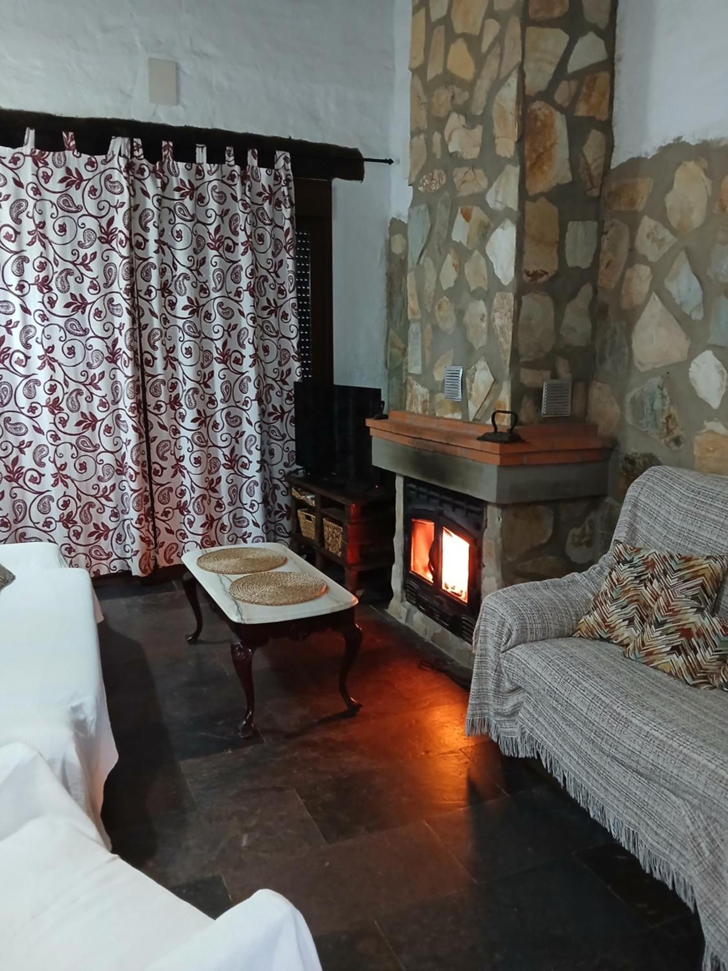 Mirador De Fuentes Guest House Fuentes de León Екстериор снимка
